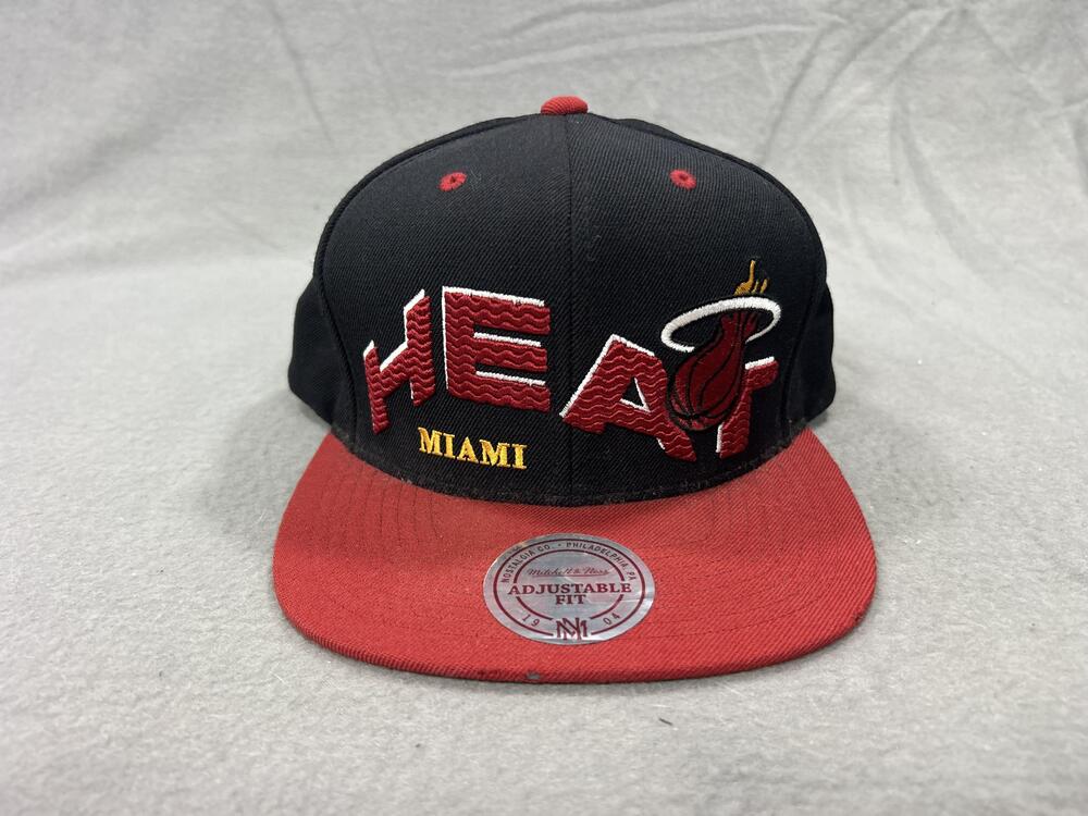 Vintage Miami Heat Snap Back Men’s Script Black NBA Basketball Mitchell & Ness